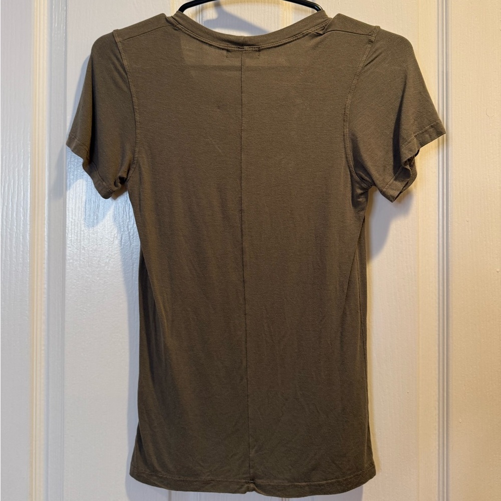 Brandy Melville John Galt Olive T-Shirt Women’s Size S - Picture 3 of 3